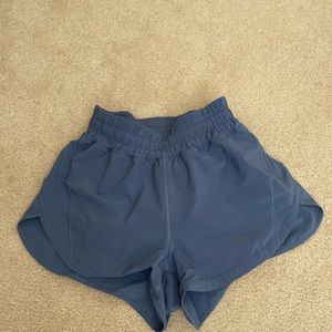 Lululemon size 4 mid rise 3 inch hotty hots